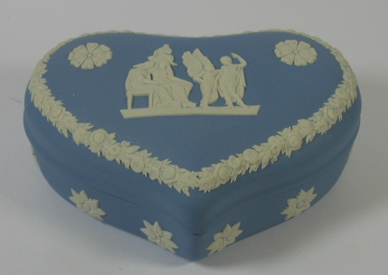 Illustration for article titled ShopHQ Wedgwood heart shaped trinket box wayy overpriced